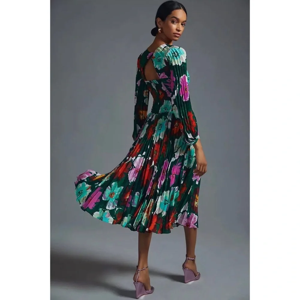 Anthropologie By Anthropologie
Pleated V-Neck Dress Size 4 - Picture 2 of 10